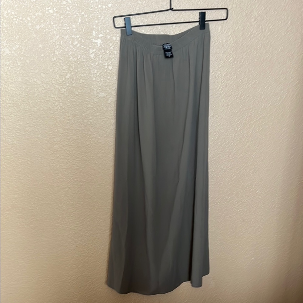 Eileen Fischer 100% Silk Skirt, Size Small